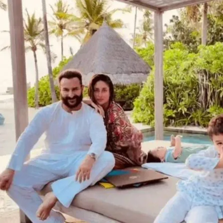 كارينا كابور وسيف علي خان وابنيهما في المالديف- الصورة من حساب كارينا كابور على إنستغرام