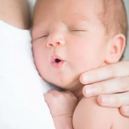 أسباب سرعة التنفس عند الأطفال حديثي الولادة