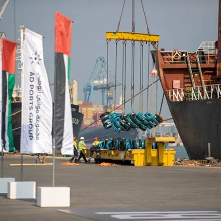 أبوظبي تشهد افتتاح أول مركز من نوعه في المنطقة لتخزين الإطارات - الصورة من وام