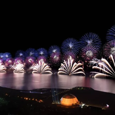 عروض الألعاب النارية في رأس الخيمة - الصورة من وام