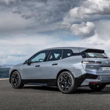 الكشف عن سيارة BMW التي يتغير لونها بكبسة زر