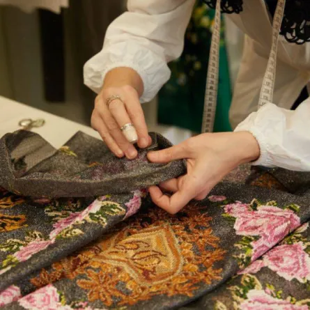 ويعد عرض أزياء الفرسان في عكمة من أكثر الأحداث إثارةً خلال شتاء طنطورة