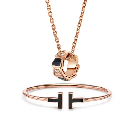 مجوهرات مرصعة بحجر الأونيكس لشتاء 2022