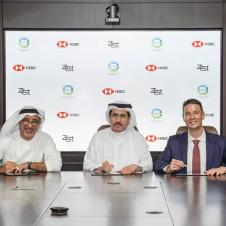 إطلاق دراسة لتعزيز التعاون بين الإمارات والمملكة المتحدة في مجال الهيدروجين الأخضر. الصورة من "وام"