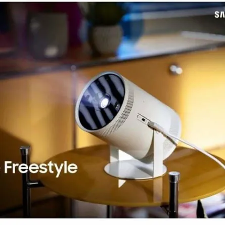  سامسونغ تطلق بروجيكتور جوال يمزج 4 أجهزة معاً