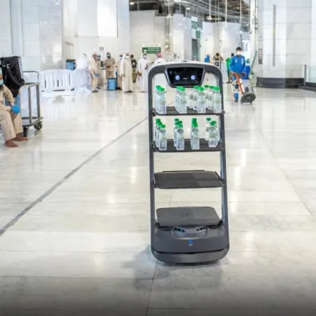 تدشين روبوت ماء زمزم - الصورة من حساب رئاسة شؤون الحرمين على تويتر