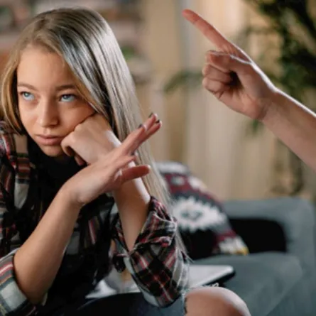 ضرب الأم لأبنائها