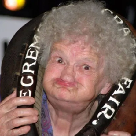 ثقافات غريبة حول العالم