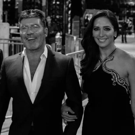 سايمون كاول وحبيبته لورين سيلفرمان- الصورة من حسابه في انستغرام