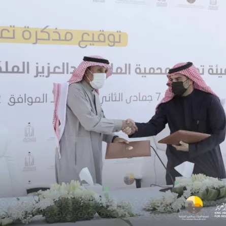 توقيع مذكرة تعاون بين دارة الملك عبدالعزيز ومحمية الملك عبدالعزيز الملكية - الصورة من حساب الدارة على تويتر