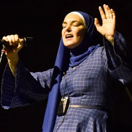 سينيد أوكنور - الصورة من الصفحة الرسمية لسينيد اوكنور عبر الفيسبوك