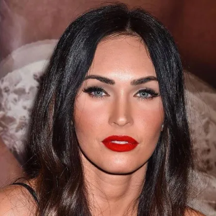 خطيب ميغان فوكس يصمم خاتم الخطوبة بحجري بخت.. الأول لميلادها والثاني لميلاده