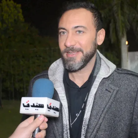 الفنان عابد عنان خلال لقائه مع كاميرا سيدتي - الصورة خاصة بسيدتي