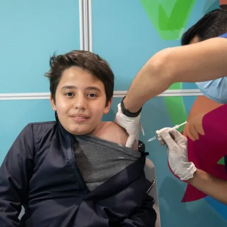 الصحة السعودية تتيح لقاح كورونا للفئة العمرية من 5-11 عاما