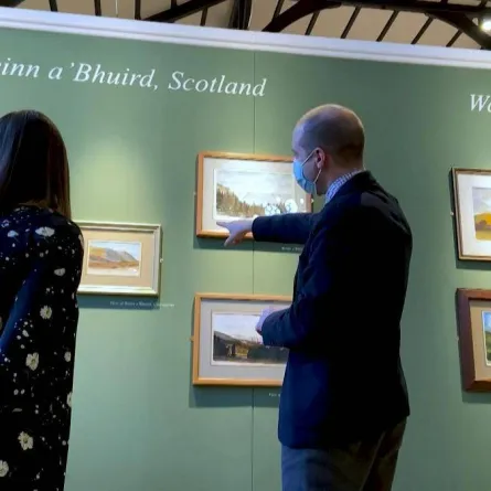 معرض الألوان المائية للأمير تشارلز بكنيسة عتيقة منذ القرن التاسع عشر 