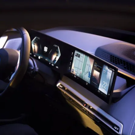 بي إم دبليو تطرح شاشات منحنية في سيارات M3 وM4 الجديدة