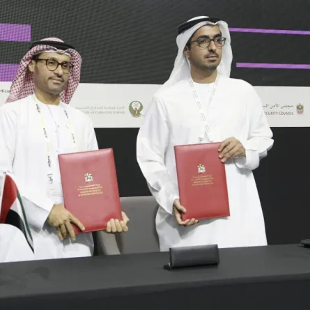 الأمن السيبراني وهيوليت باكارد يتعاونان لتدريب الشباب الإماراتي على المهارات التكنولوجية. الصورة من "وام"