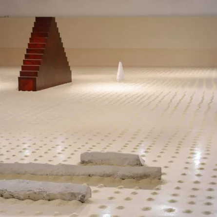 فنان ألماني يضع بصمته في معرض بينالي - الصورة من حساب بينالي على تويتر