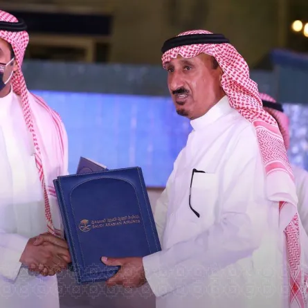 الخطوط السعودية ودارة الملك عبدالعزيز توقعان اتفاقية شراكة لتوثيق ورقمنة مجلة "أهلا وسهلا" - الصورة من الموقع الإلكتروني لدارة الملك عبدالعزيز 