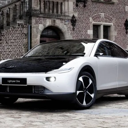 سيارة Lightyear One لايت يير وان الكهربائية