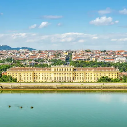 جولة على أشهر القصور حول العالم