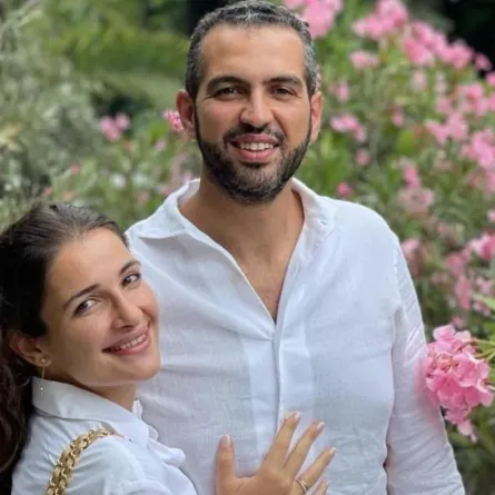 شام الذهبي وخطيبها أحمد هلال - الصورة من حساب شام على انستغرام