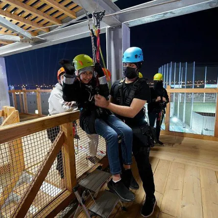 خط زيبلاين تحديا جديدا لزوار موسم الرياض - الصورة من واس