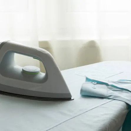 خطوات متبعة في تنظيف المكواة الكهربائية