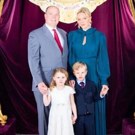 الأميرة شارلين والأمير ألبرت وطفلاهما- الصورة من حساب الأميرة شارلين على إنستغرام