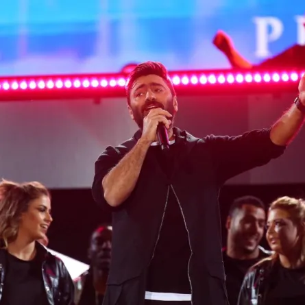 تامر حسني على مسرح ابوبكر سالم - تصوير صالح الغنام