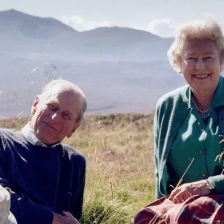 الملكة إليزابيث والأمير فيليب - الصورة من حساب The Royal Family على إنستغرام