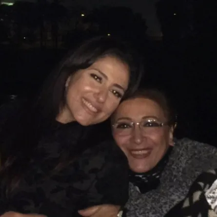 حنان مطاوع وخالتها - الصورة من حسابها على الفيس بوك