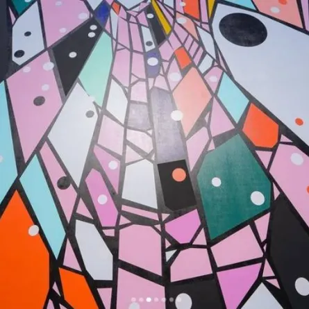 سارة موريس تشارك بعملين فنيين إبداعيين في بينالي الدرعية - الصورة من حساب مؤسسة بينالي الدرعية على انستغرام