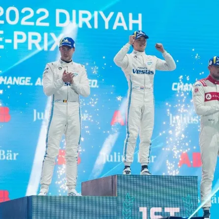 الفائزون الثلاثة