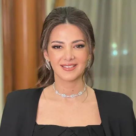 دنيا سمير غانم-الصورة من حساب خبيرة المكياج فرات اباالخيل Furat Abaalkhail على انستغرام