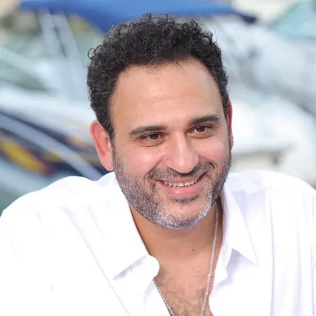 أكرم حسني - الصورة من صفحته على الفيس بوك