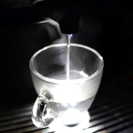 فوائد شرب الماء الدافئ على الريق يومياً لا تصدق