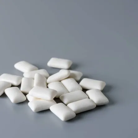 طرق متبعة في نزع العلكة من الملابس