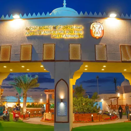 هيئة أبوظبي للزراعة تستعرض الوسائل المبتكرة في الإنتاج خلال مهرجان الشيخ زايد. الصورة من "وام"