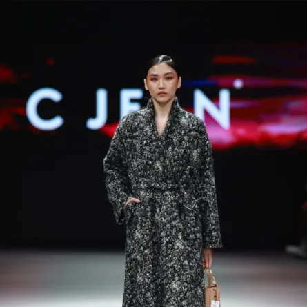 إرتدي المعاطف المطبّعة من سي جين  C.Jean