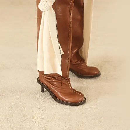 بوت ضخم من اكني Acne