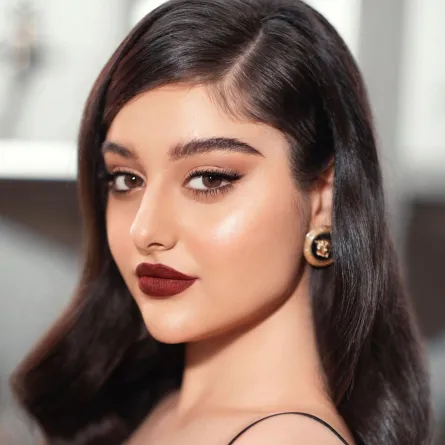 احمر الشفاة العنابي باسلوب غادة عبدالله-الصورة من حساب خبيرة التجميل وفاء على الانستغرام