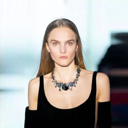 -عقود لافتة من مجموعات خريف وشتاء 2021-2022