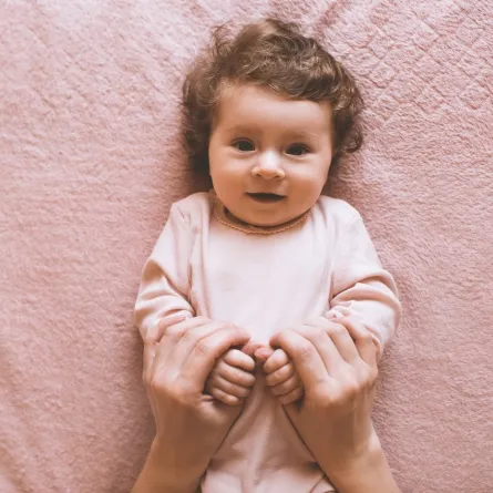 صورة لطفل في عمر السنة