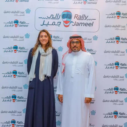 صاحب السمو الملكي الأمير خالد بن سلطان العبدلله الفيصل والسائقة دانيا عقيل