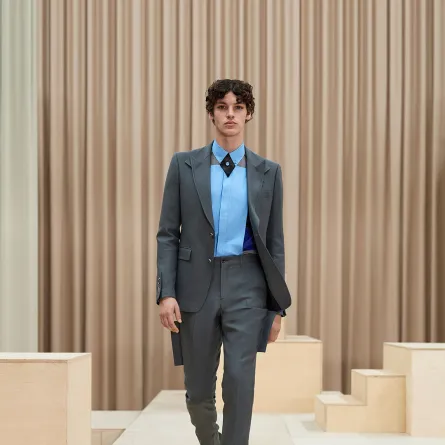 بدلة باللون الرمادي من بربري  Burberry