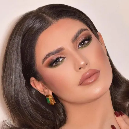 مكياج سموكي عصري باللون الأخضر (الصورة من حساب خبيرة المكياج شهد الخطابي على إنستغرام)