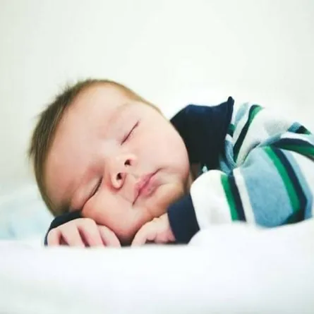 كيف أعوّد طفلي الرضيع على النوم مبكراً؟
