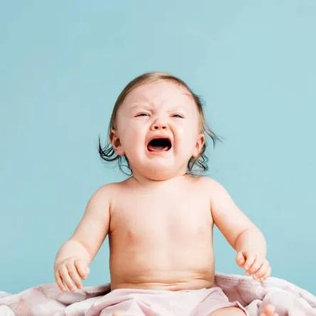 أسباب بكاء الرضيع في أشهره الأولى