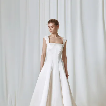 فستان زفاف بتصميم ناعم باللون الأوف وايت من إيديم  Edem